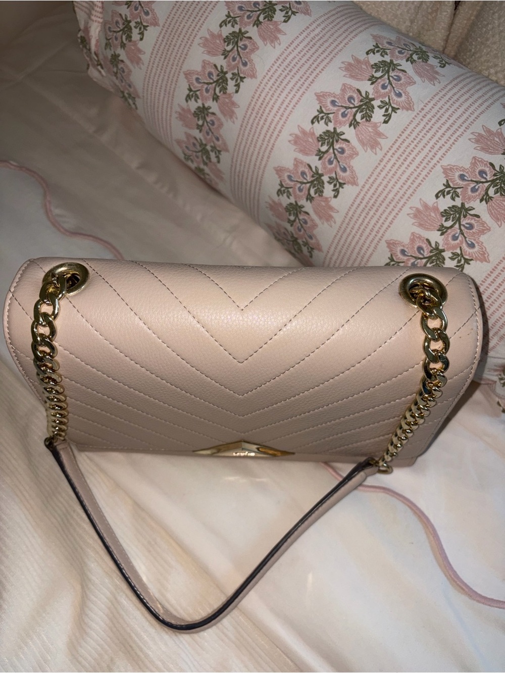 Karl Lagerfeld Paris Quilted Blush Crossbody Shoulder Bag Gold Chain EUC - Picture 2 of 10